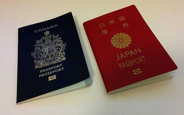 カナダと日本のパスポート